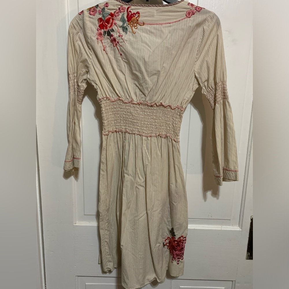 3J Cream and Pink Pinstripe Embroidered Floral Dress in GREAT condition! - Picture 2 of 3